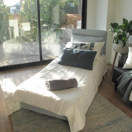 Modern 3 Bedroom Apt With Free Parking, Netflix, Wifi & Welcome Wine By Bnb Pro Melbourne Exterior photo