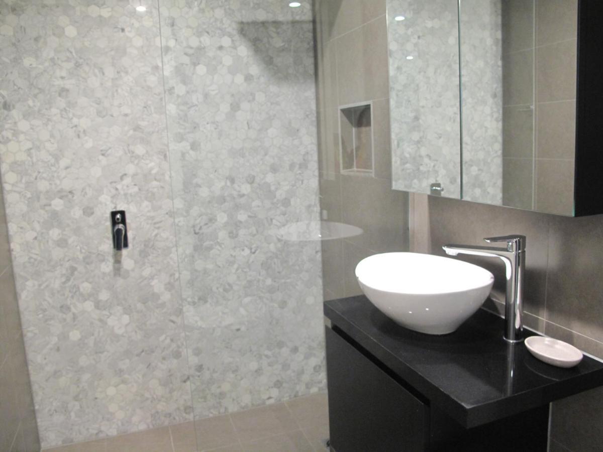 Modern 3 Bedroom Apt With Free Parking, Netflix, Wifi & Welcome Wine By Bnb Pro Melbourne Exterior photo
