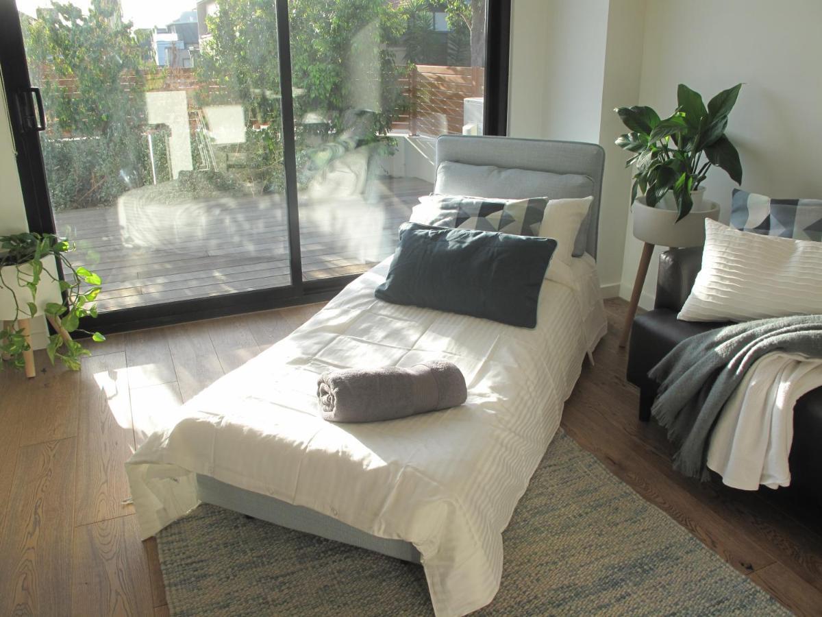 Modern 3 Bedroom Apt With Free Parking, Netflix, Wifi & Welcome Wine By Bnb Pro Melbourne Exterior photo