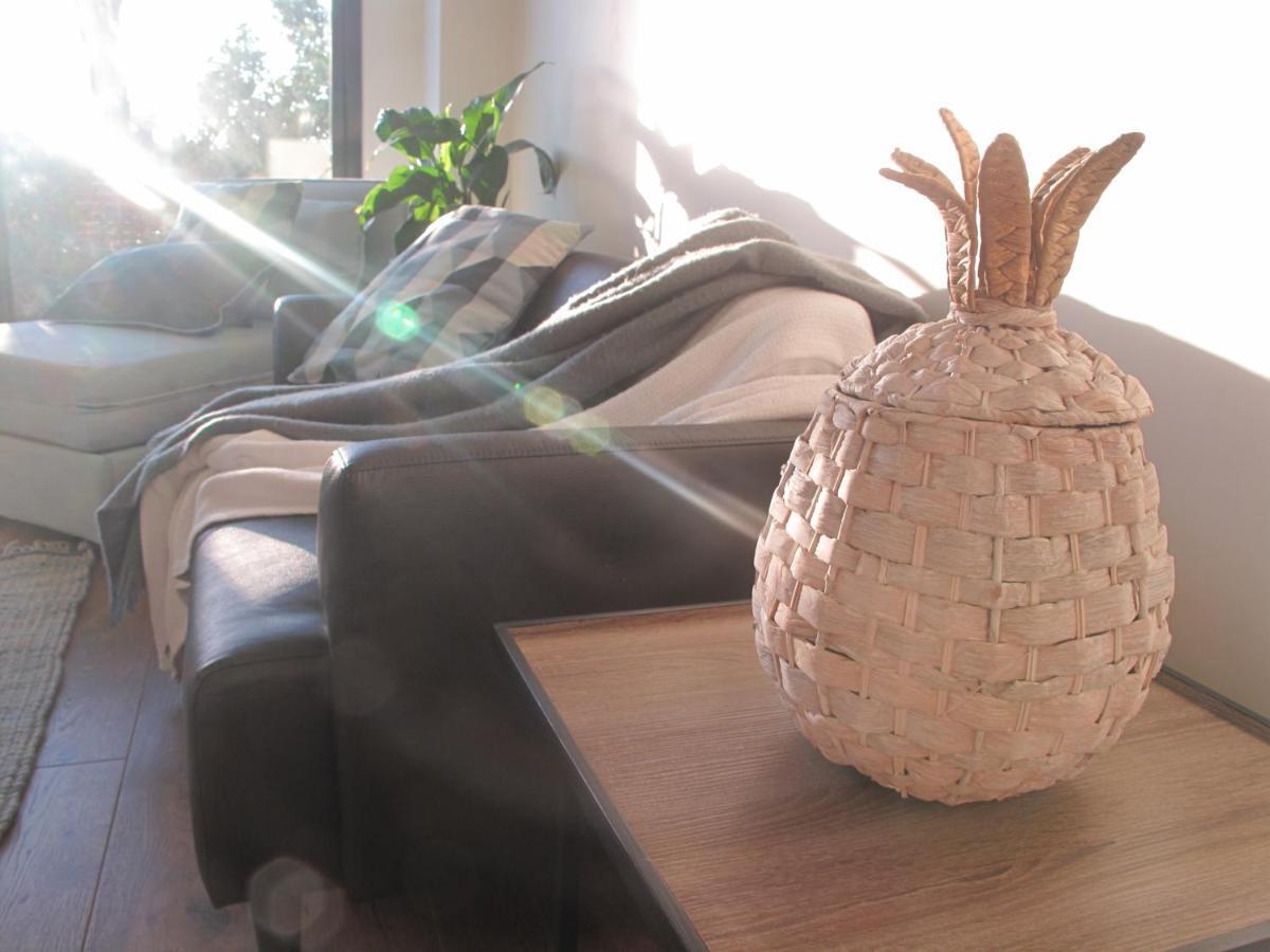 Modern 3 Bedroom Apt With Free Parking, Netflix, Wifi & Welcome Wine By Bnb Pro Melbourne Exterior photo