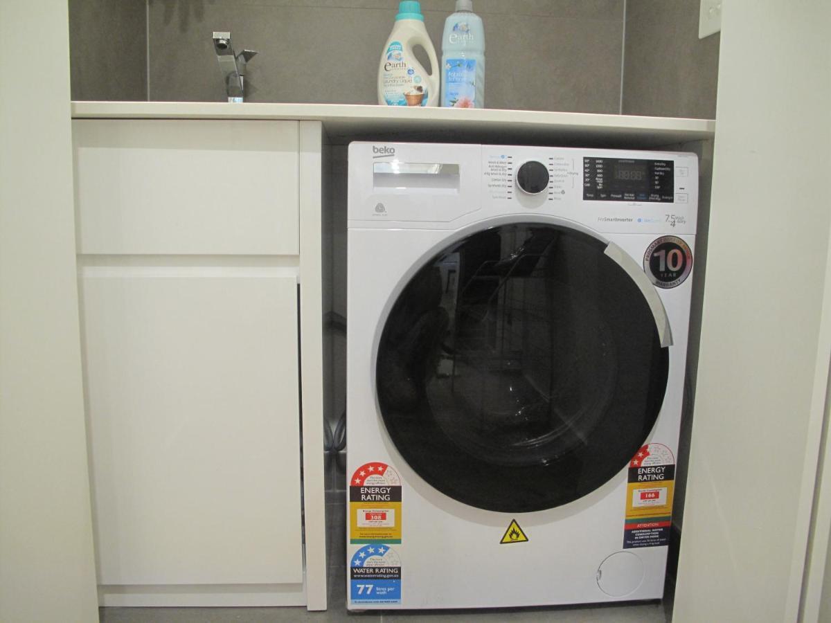 Modern 3 Bedroom Apt With Free Parking, Netflix, Wifi & Welcome Wine By Bnb Pro Melbourne Exterior photo
